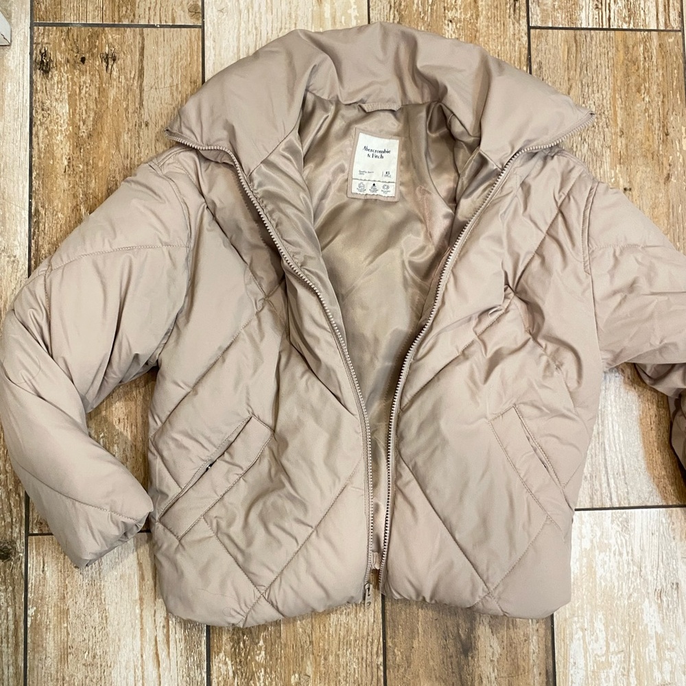 Abercrombie & Fitch cream/beige Mini Puffer Jacket Coat - Size XS
